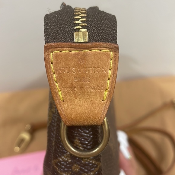 💥Authentic Vintage LV Monogram Pochette Crossbody Bag💥 - Picture 8 of 17